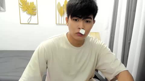Snapshot of louie_cute_asian chatting on 02.22.25 Kylie online show from 02.22.25