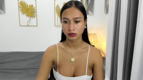 Snapshot of louie_cute_asian chatting on 02.25.25 Kylie online show from 02.25.25