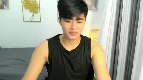 Snapshot of louie_cute_asian chatting on 02.27.25 Kylie online show from 02.27.25