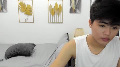 Snapshot of louie_cute_asian chatting on 03.05.25 Kylie online show from 03.05.25