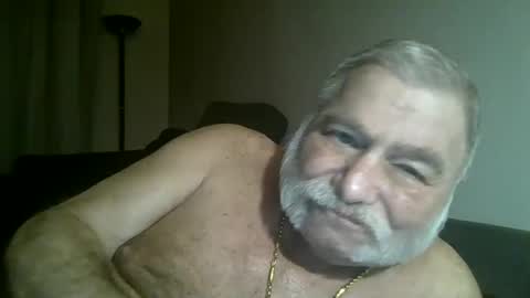 Snapshot of louis_chokdee chatting on 12.15.24 louis_chokdee online show from 12.15.24