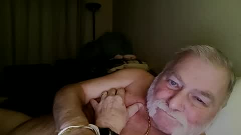 Snapshot of louis_chokdee chatting on 11.21.25 louis_chokdee online show from 11.21.25