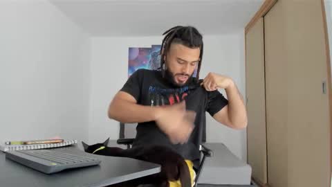 louis_marley_ online show from 02.18.25