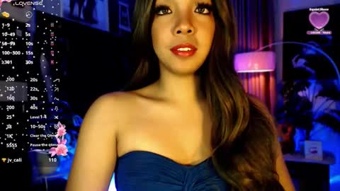 Snapshot of louisassy chatting on 10.02.25 Louisa online show from 10.02.25