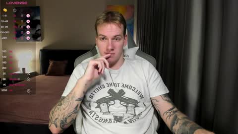 Snapshot of louisjafferson chatting on 12.19.24 Louis online show from 12.19.24