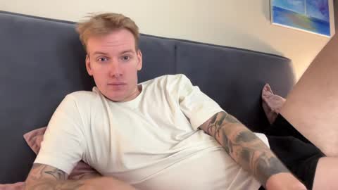 Snapshot of louisjafferson chatting on 12.23.24 Louis online show from 12.23.24