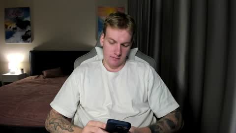 Snapshot of louisjafferson chatting on 12.24.24 Louis online show from 12.24.24