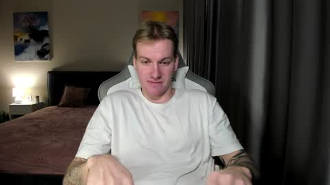 Snapshot of louisjafferson chatting on 12.25.24 Louis online show from 12.25.24