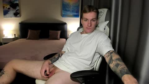 Snapshot of louisjafferson chatting on 12.29.24 Louis online show from 12.29.24