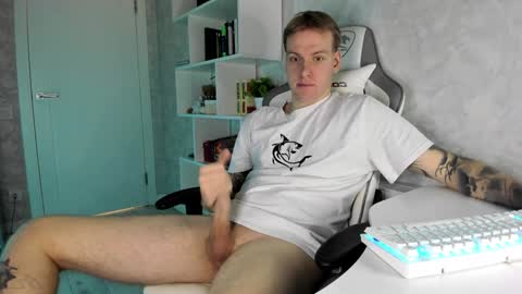 Snapshot of louisjafferson chatting on 01.02.25 Louis online show from 01.02.25