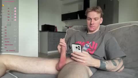 Snapshot of louisjafferson chatting on 09.26.25 Louis  online show from 09.26.25