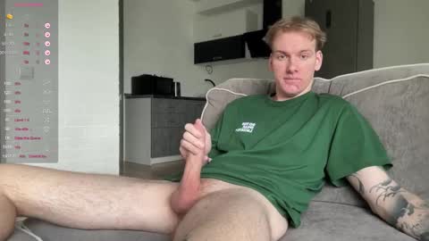 Snapshot of louisjafferson chatting on 09.28.25 Louis  online show from 09.28.25