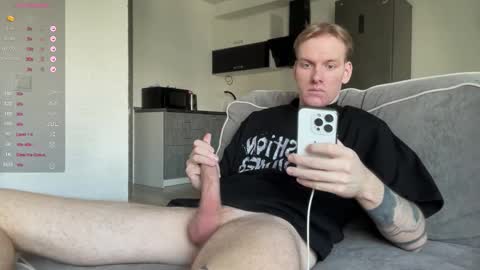 Snapshot of louisjafferson chatting on 09.29.25 Louis  online show from 09.29.25