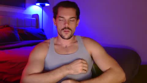 Snapshot of louisvalmer chatting on 11.10.25 Louis Valmer online show from 11.10.25