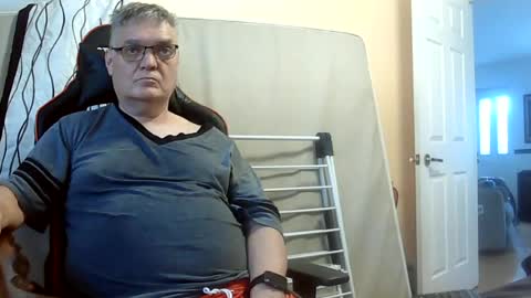 Snapshot of loumtl3 chatting on 06.19.26 loumtl3 online show from 06.19.26
