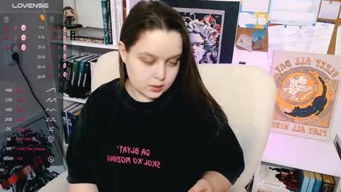 Snapshot of lovbess chatting on 02.01.26 Mia online show from 02.01.26