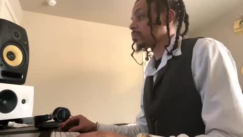 Snapshot of love4heelz chatting on 01.13.25 Prynce online show from 01.13.25