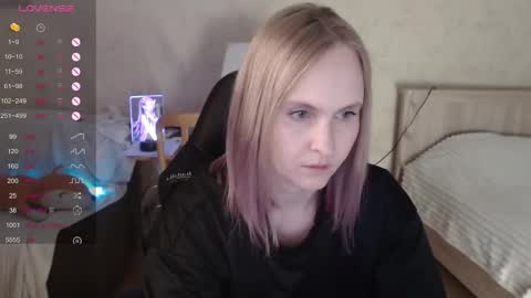 Snapshot of love_agatha chatting on 10.11.25 Agatha online show from 10.11.25