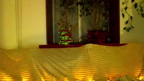 Snapshot of love_attation chatting on 12.31.24 Cute face online show from 12.31.24