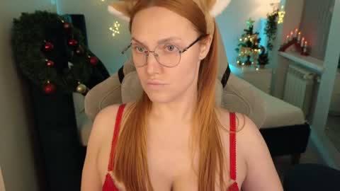 Snapshot of love_call chatting on 12.24.24 love_call online show from 12.24.24