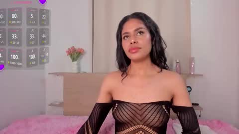 Snapshot of love_cameron chatting on 10.29.25 Cam online show from 10.29.25
