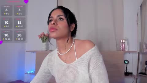 Snapshot of love_cameron chatting on 10.30.25 Cam online show from 10.30.25