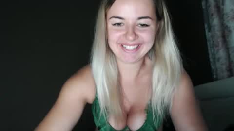 Snapshot of love_dom_meg chatting on 10.25.25 Megane online show from 10.25.25