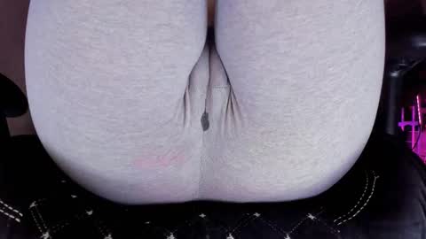 Snapshot of love_hard_kiru chatting on 09.21.25 Kira online show from 09.21.25