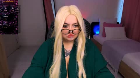 Snapshot of love_insidee chatting on 02.02.25 Sailor online show from 02.02.25