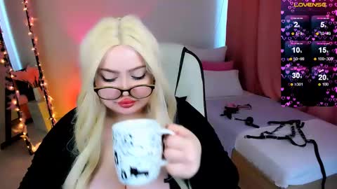 Snapshot of love_insidee chatting on 02.16.25 Sailor online show from 02.16.25