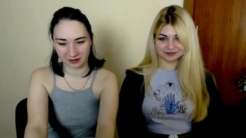 Snapshot of love_instinct chatting on 01.08.25 Alexya online show from 01.08.25