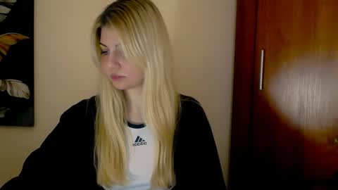 Snapshot of love_instinct chatting on 01.25.25 Alexya online show from 01.25.25