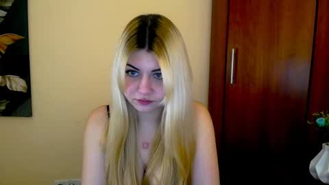 Snapshot of love_instinct chatting on 01.29.25 Alexya online show from 01.29.25