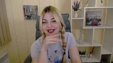 Snapshot of love_instinct chatting on 02.09.25 Alexya online show from 02.09.25