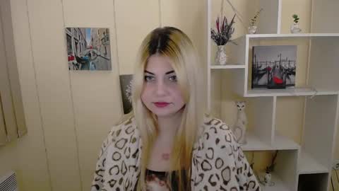 Snapshot of love_instinct chatting on 02.11.25 Alexya online show from 02.11.25