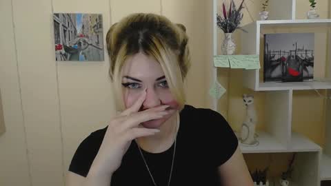 Snapshot of love_instinct chatting on 02.16.25 Alexya online show from 02.16.25