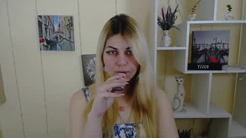 Snapshot of love_instinct chatting on 02.19.25 Alexya online show from 02.19.25