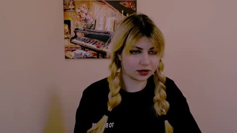 Snapshot of love_instinct chatting on 03.05.25 Alexya online show from 03.05.25