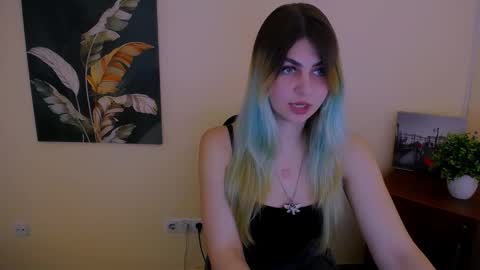 Snapshot of love_instinct chatting on 09.14.25 Alexya online show from 09.14.25