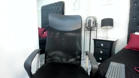 Melany  online show from 12.04.25