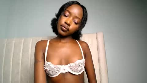 Snapshot of love_miah chatting on 09.30.25 Miah online show from 09.30.25