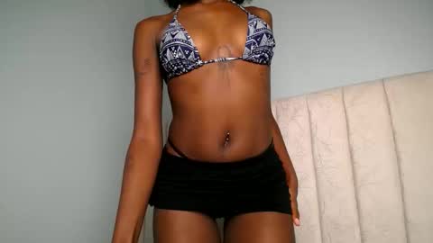 Snapshot of love_miah chatting on 10.02.25 Miah online show from 10.02.25