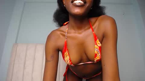 Snapshot of love_miah chatting on 10.22.25 Miah online show from 10.22.25