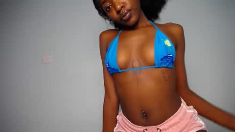 Snapshot of love_miah chatting on 10.23.25 Miah online show from 10.23.25