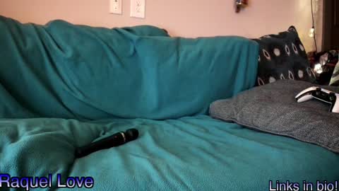 Snapshot of love_raquel_xo chatting on 01.05.25 Raquel Love online show from 01.05.25