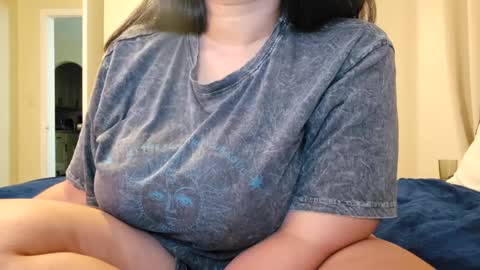 Snapshot of love_raquel_xo chatting on 09.23.25 Raquel Love online show from 09.23.25