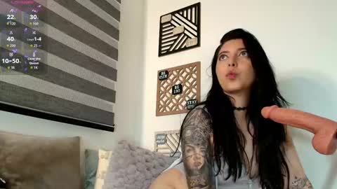 Sharol Leon online show from 09.17.25