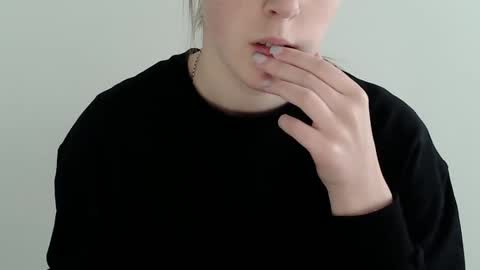 Vivian online show from 11.04.25