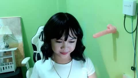 Snapshot of lovee_gelly chatting on 09.17.25 Gelly online show from 09.17.25