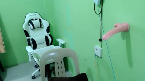 Snapshot of lovee_gelly chatting on 10.12.25 Gelly online show from 10.12.25